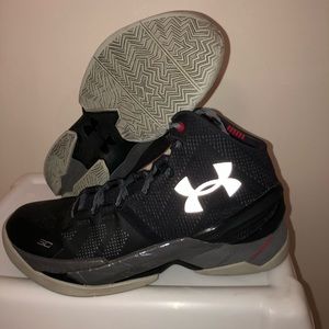 Black Underarmour Curry 2s